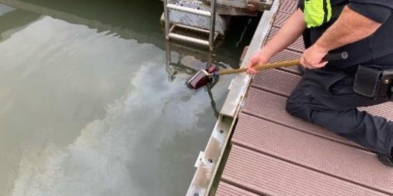 POL-DU: Duisburg/Düsseldorf: Gewässerverunreinigung im Düsseldorfer Yachthafen - Foto: presseportal.de