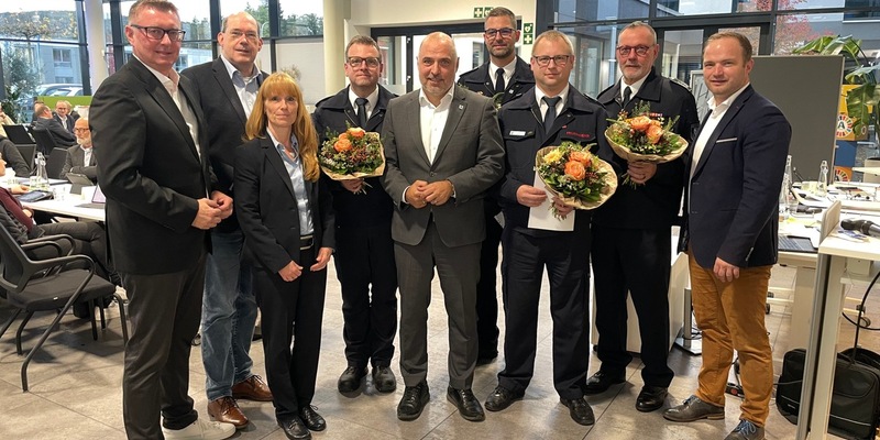 FW-AR: Neues Leitungsteam für Freiwillige Feuerwehr Arnsberg Dennis Pingel, Sascha Ricke und Kai Spiegel als Führung ernannt - Foto: presseportal.de