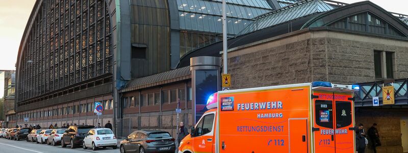 Ein Bahnsteig am Hauptbahnhof wurde zeitweise gesperrt.  - Foto: Bodo Marks/dpa