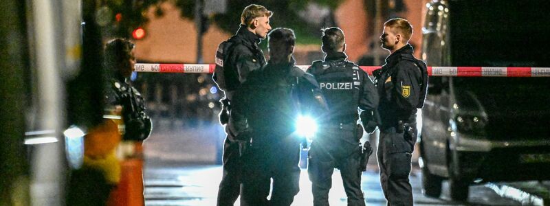 Nach Schüssen in einer Bar in Göppingen ist ein Mann gestorben. Nach dem Verdächtigen wird weiter gefahndet. - Foto: Marius Bulling/dpa