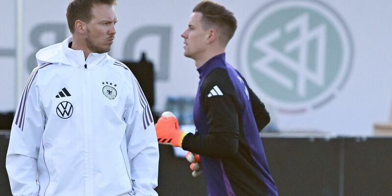 Julian Nagelsmann hält den Platz im Tor für ter Stegen frei, sofern er fit wird.  - Foto: Arne Dedert/dpa