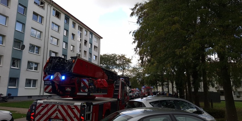 FW Düren: Feuer im Mehrfamilienhaus - Menschenleben in Gefahr - Foto: presseportal.de