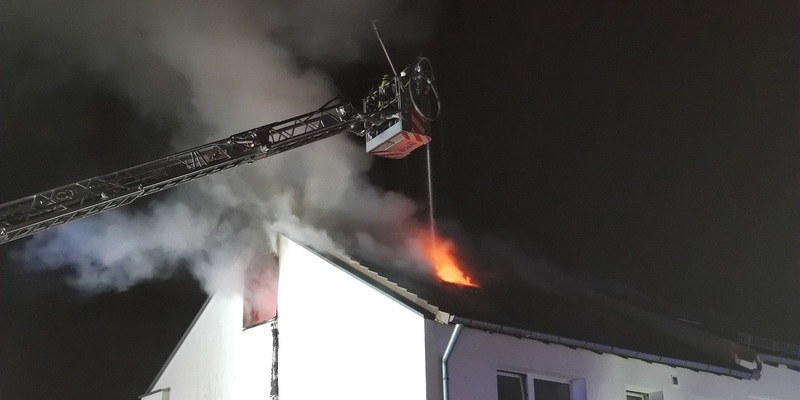 FW Celle: Aktuelle Einsatzmeldung - Wohnungsbrand! - Foto: presseportal.de
