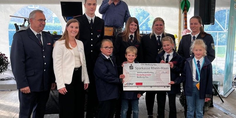 FW-KLE: CDU Gemeindeverband Bedburg-Hau spendet für die Kinderfeuerwehr - Foto: presseportal.de