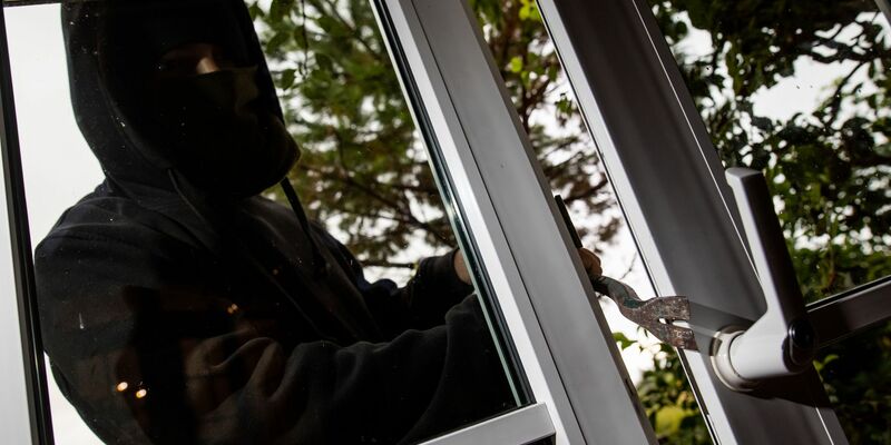 Die Bewohnerin konnte aus Angst zwei Wochen nicht in ihrer Wohnung übernachten. (Archivbild) - Foto: Philipp von Ditfurth/dpa