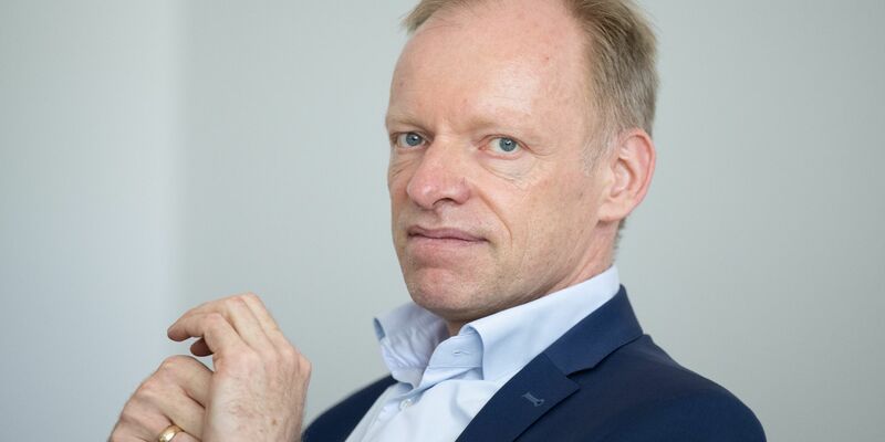 Der Ifo-Chef mahnt zu Zurückhaltung beim Tarifabschluss. - Foto: Sebastian Kahnert/dpa
