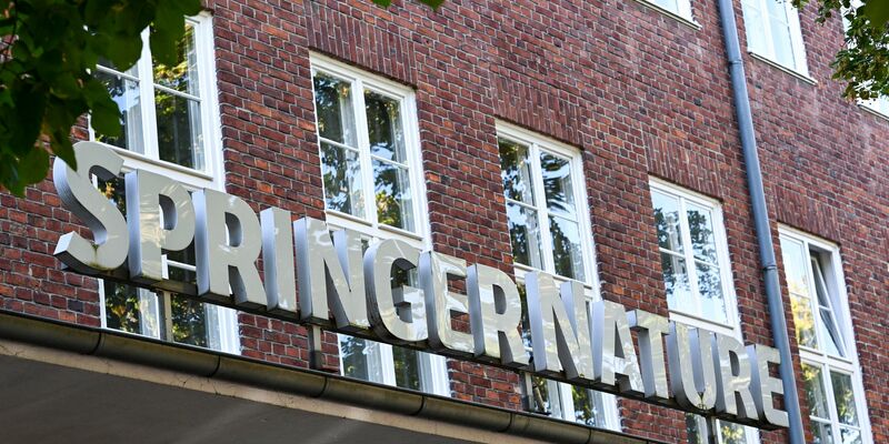 Der Wissenschaftsverlag Springer Nature hat ein erfolgreiches Börsendebüt hingelegt (Archivbild). - Foto: Jens Kalaene/dpa