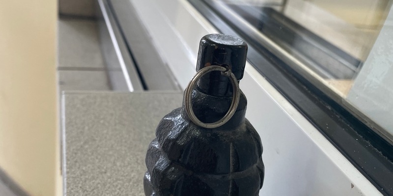 LPI-SHL: Ergänzung und Bildaufnahme zu Handgranate mit zur PI gebracht - Foto: presseportal.de