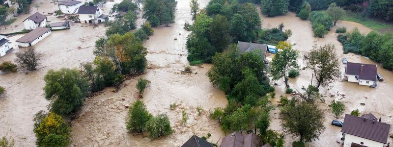 Bei Überschwemmungen und Erdrutschen in Bosnien-Herzegowina kamen mindestens 18 Menschen ums Leben (Foto aktuell). - Foto: Robert Oroz/AP