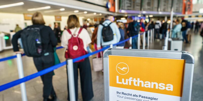 Wegen einer Störung bei der Deutschen Flugsicherung kam es zu großen Verzögerungen und Ausfällen wie hier am Flughafen Frankfurt (Foto aktuell). - Foto: Andreas Arnold/dpa