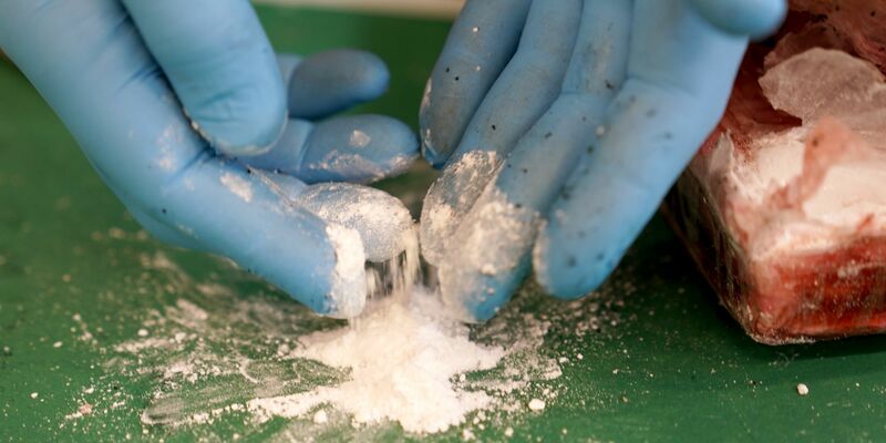 2,1 Tonnen wiegt die wohl größte entdeckte Kokainmenge des Jahres  2024. - Foto: Marcus Brandt/dpa