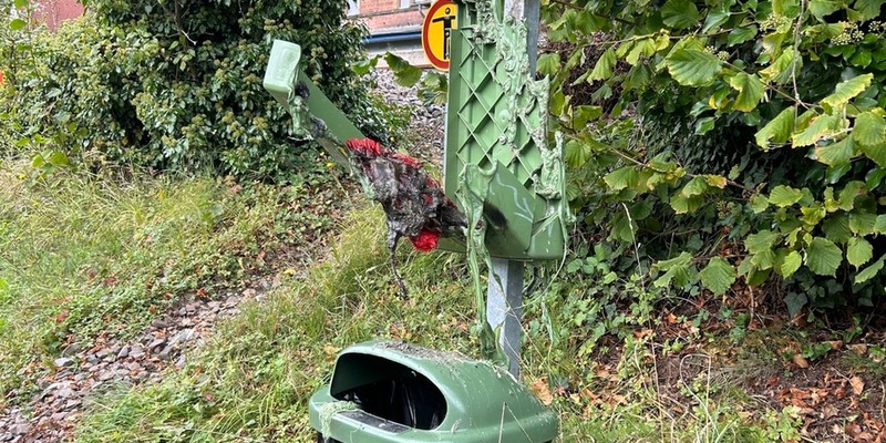 POL-PDKL: Beutelspender angezündet - Foto: presseportal.de