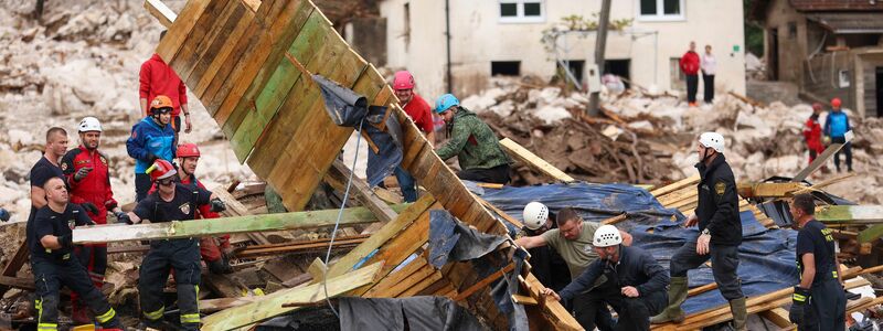 Bei Überschwemmungen und Erdrutschen in Bosnien-Herzegowina kamen mindestens 16 Menschen ums Leben. - Foto: Armin Durgut/AP