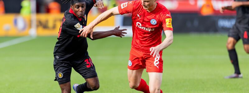 Bayer Leverkusen verspielt gegen Holstein Kiel einen 2:0-Vorsprung. - Foto: Rolf Vennenbernd/dpa