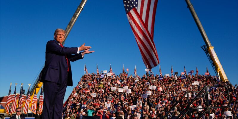 Trump: «Die denken, wir sind dumme Menschen.» - Foto: Evan Vucci/AP/dpa