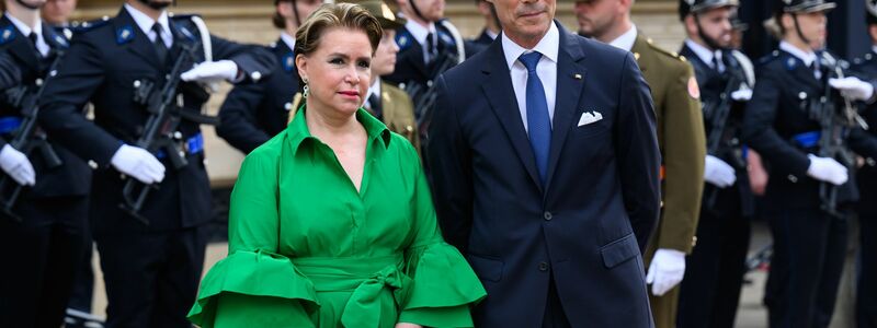 Großherzog Henri (69) - hier mit seiner Frau Maria Teresa von Luxemburg - will seinen Sohn Guillaume (42) zum Stellvertreter ernennen. (Archivbild) - Foto: Bernd von Jutrczenka/dpa