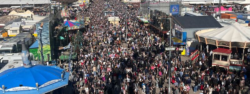 Die Wiesn verzeichnet noch mehr Besucher als im Vorjahr. - Foto: Christoph Trost/dpa