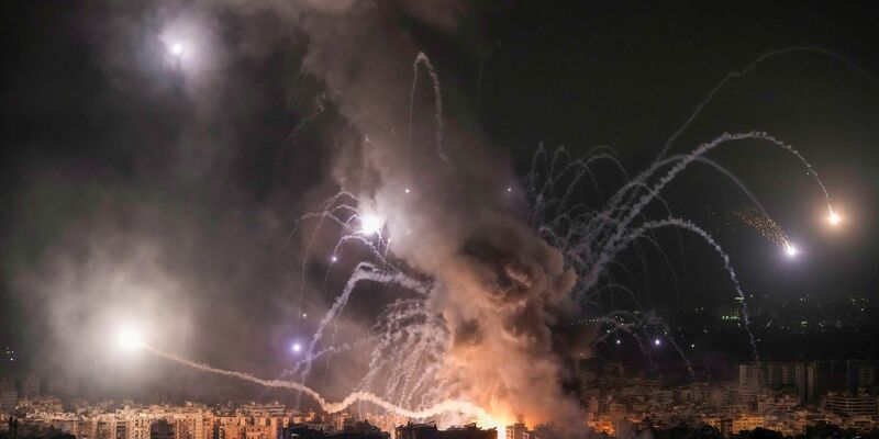 Der gegenseitige Beschuss zwischen Israels Armee und der Hisbollah im Libanon geht weiter.  - Foto: Bilal Hussein/AP/dpa