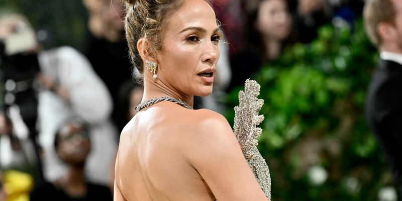 Jennifer Lopez erinnert sich an ihren ersten Auftritt bei den American Music Awards. (Archivfoto) - Foto: Evan Agostini/Invision/AP/dpa