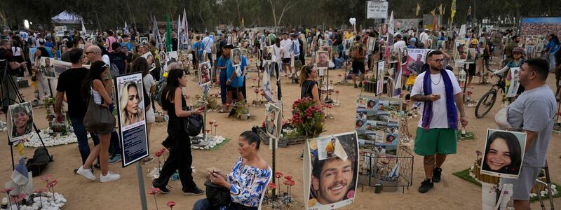 Ein Bericht an die UN-Berichterstatterin für Folter beschreibt die unsäglichen Qualen, die die Geiseln in der Hamas-Gefangenschaft erleiden müssen.  - Foto: Ariel Schalit/AP/dpa