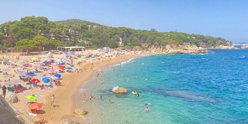 Reisende müssen künftig nicht mehr Daten im Hotel lassen als bisher. (Archivbild) - Foto: Emilio Rappold/dpa
