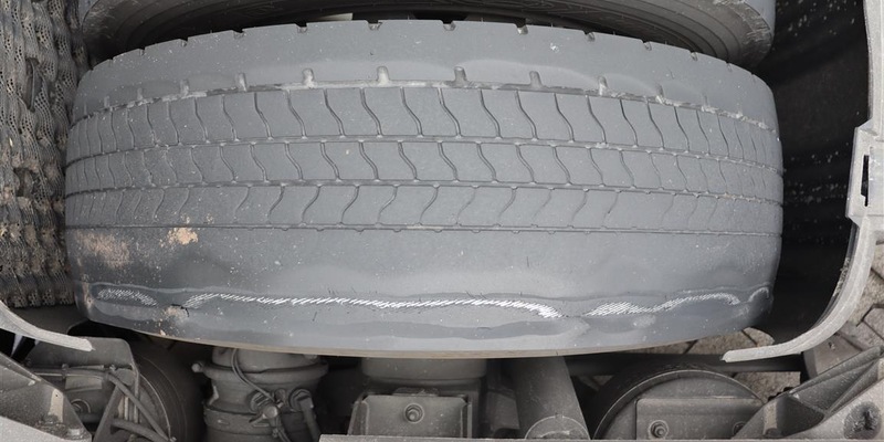 POL-PPTR: Sattelzug mit 4 völlig abgefahrenen Reifen unterwegs - Foto: presseportal.de