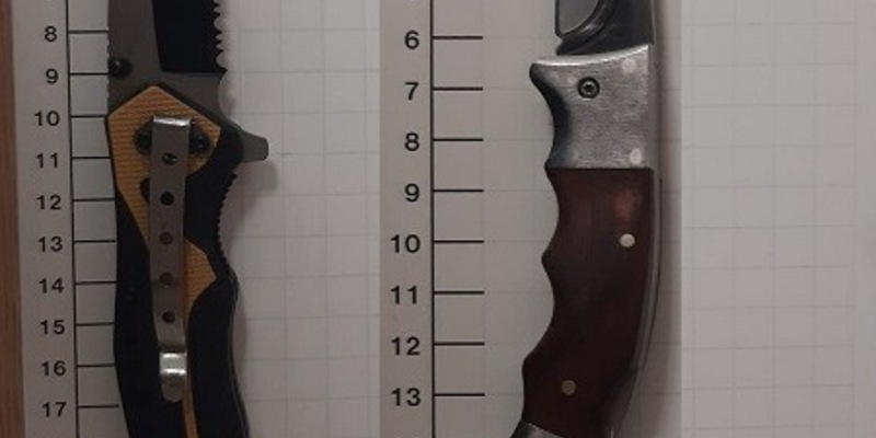 BPOL NRW: Bundespolizei stellt zwei Einhandmesser sicher - Foto: presseportal.de