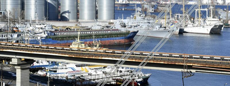 Der Hafen der südukrainischen Stadt Odessa am Schwarzen Meer ist immer wieder Ziel russischer Angriffe. (Archivbild) - Foto: Jussi Nukari/Lehtikuva/dpa