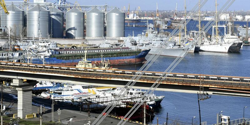Eine russische Rakete hat den Hafen von Odessa getroffen. (Archivbild) - Foto: Jussi Nukari/Lehtikuva/dpa