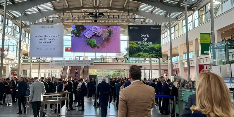Messe.TV berichtet von der EXPO REAL 2024: Nachhaltigkeit, Wohnraummangel und zukunftsweisende Architektur im Fokus - Foto: presseportal.de
