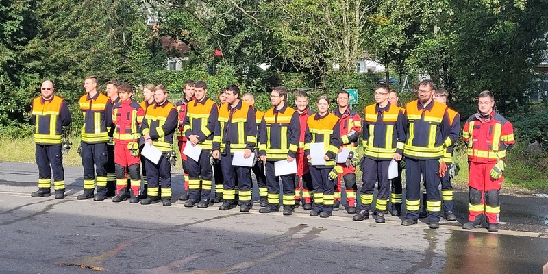 FW Overath: Abschluss der Truppmannausbildung Modul 1 und 2 - Foto: presseportal.de