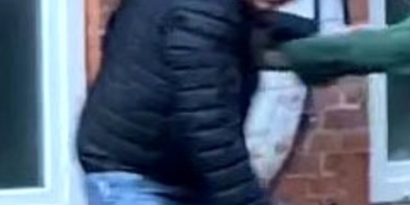 POL-KI: 241008.6 Kiel: Polizei veröffentlicht Bilder des Tatverdächtigen (Folgemeldung zu 241008.3 & 241008.5) - Foto: presseportal.de