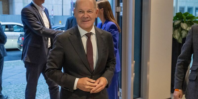 Eigentlich müsste jeder arbeiten wollen, meint der Kanzler. - Foto: Christophe Gateau/dpa