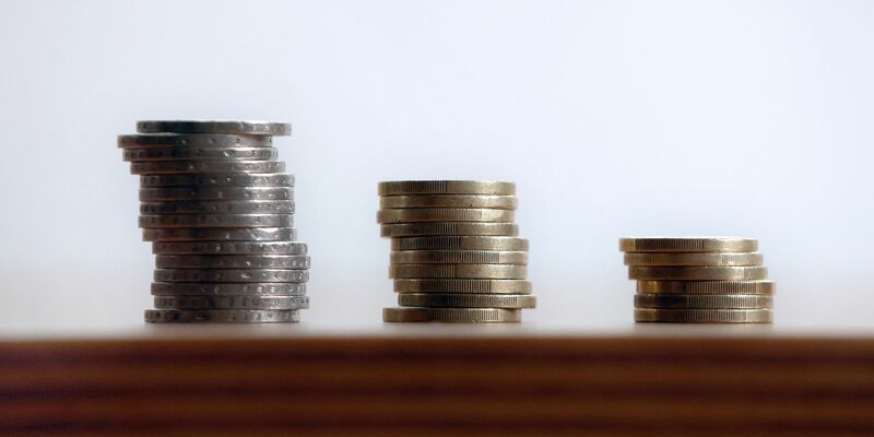 Geld auf die hohe Kante als Notgroschen oder für Krisenzeiten - vielen Menschen sind diese Ziele beim Sparen derzeit besonders wichtig. (Foto Illustration) - Foto: Karl-Josef Hildenbrand/dpa