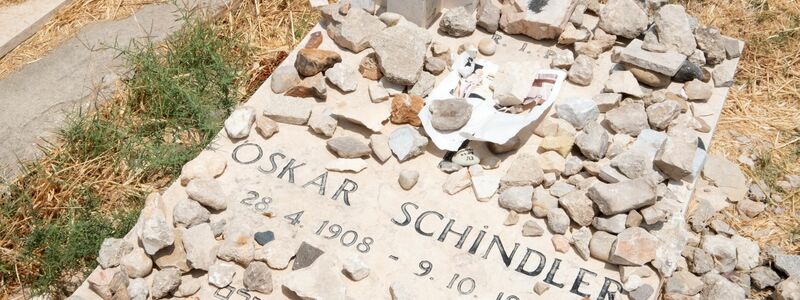 Oskar Schindler wurde nach seinem Tod am 9. Oktober 1974 auf eigenen Wunsch in Jerusalem begraben. (Archivbild) - Foto: Bernd Weissbrod/dpa