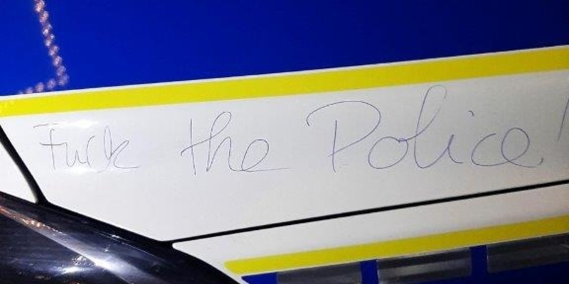 Bundespolizeidirektion München: Dienstfahrzeuge beschmiert und nackt im Zug/ Bundespolizei nimmt verwirrte Frau in Gewahrsam - Foto: presseportal.de