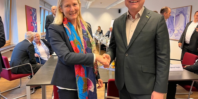 Mindestjahresbezüge für akademisch gebildete Beschäftigte in der Chemie steigen - Foto: presseportal.de