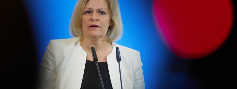 Innenministerin Nancy Faeser (SPD) nannte die Forderungen der Gewerkschaften sehr hoch. - Foto: Jörg Carstensen/dpa