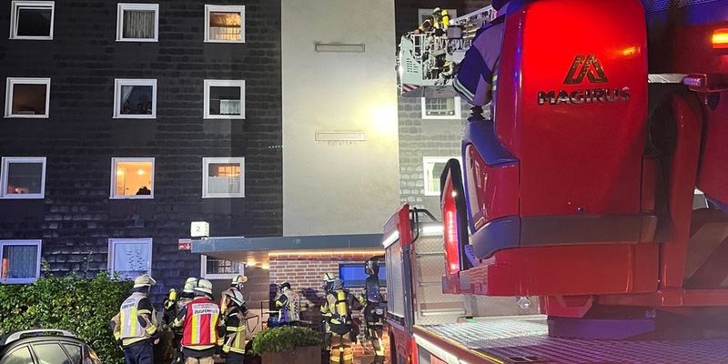 FW-E: Kellerbrand in einem großen Mehrfamilienhaus - Treppenraum verraucht - Foto: presseportal.de