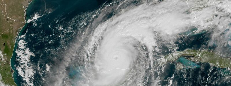 Es wird erwartet, dass «Milton» große Zerstörung anrichtet. - Foto: Uncredited/National Oceanic and Atmospheric Administration/AP/dpa