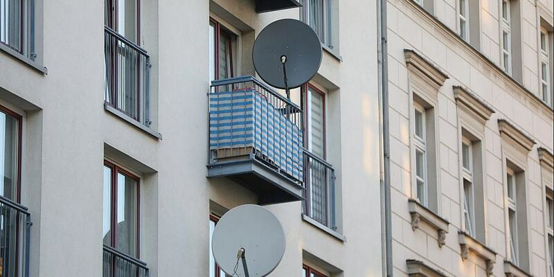Satellitenschüssel an Wohnhaus (Archiv) - Foto: über dts Nachrichtenagentur