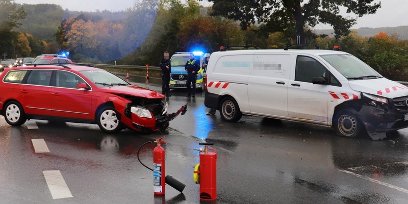 POL-HX: Verkehrsunfall auf der B83 - eine Person verletzt - Foto: presseportal.de
