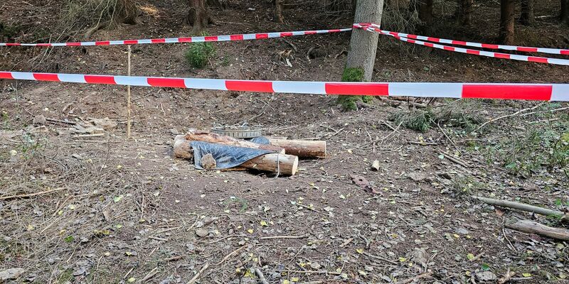 Im Zusammengang mit der Suche nach einem Mann wurde ein selbstgebauter Zylinder untersucht (Foto aktuell). - Foto: Mike Müller/TNN/dpa