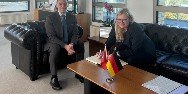 POL-OB: Treffen der Polizeipräsidentin Dr. Sylke Sackermann mit dem Generalkonsul Ali Ihsan Izbul - Stärkung der guten Beziehungen - Foto: presseportal.de