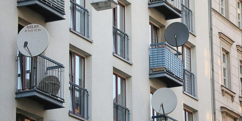 Satellitenschüssel an Wohnhaus (Archiv) - Foto: über dts Nachrichtenagentur