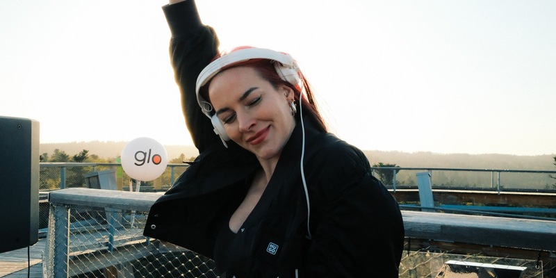 Pretty Pink mit NEX STAGE by glo im Höhenflug: Angesagte DJ feiert epische 300. Episode ihrer Radioshow Deep Woods in einzigartiger Naturkulisse - Foto: presseportal.de