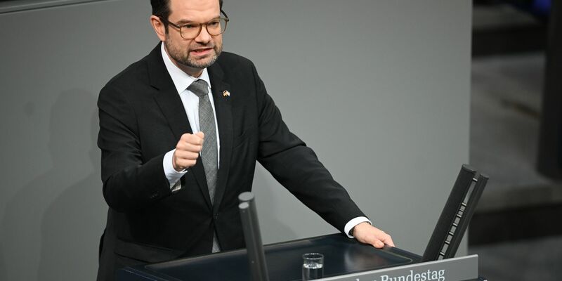 Nach ihrer Rede gab es Standing Ovations für die SPD-Politikerin. - Foto: Carla Benkö/dpa