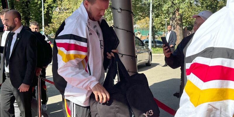 Im Stadion Bilino Polje erwarten 13.000 Fans die deutsche Mannschaft. - Foto: Jan Mies/dpa