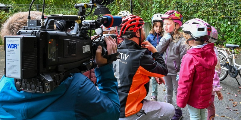 Sicher in Bewegung. Mit Helm und Mut. - Foto: presseportal.de