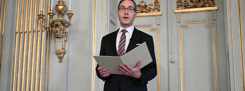 Mats Malm verkündet die diesjährige Literaturnobelpreisträgerin. - Foto: Jessica Gow/TT News Agency/P/dpa